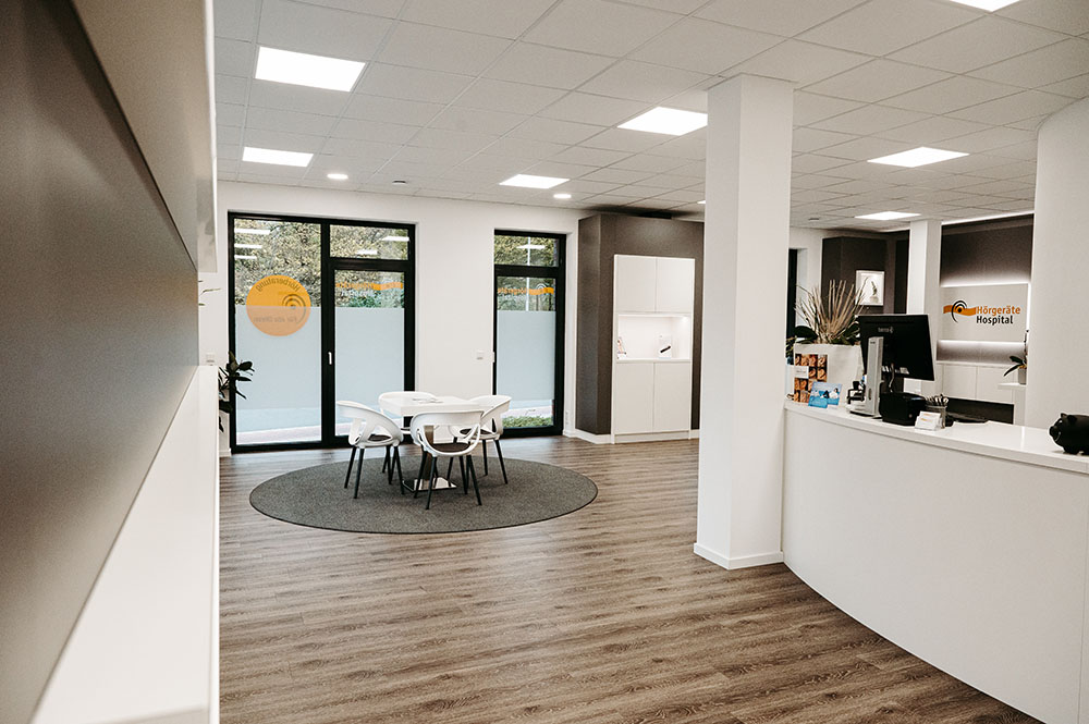 Innenansicht unseres Ladens in Geldern mit Theke Hörgeräte Hospital von Innen in Geldern